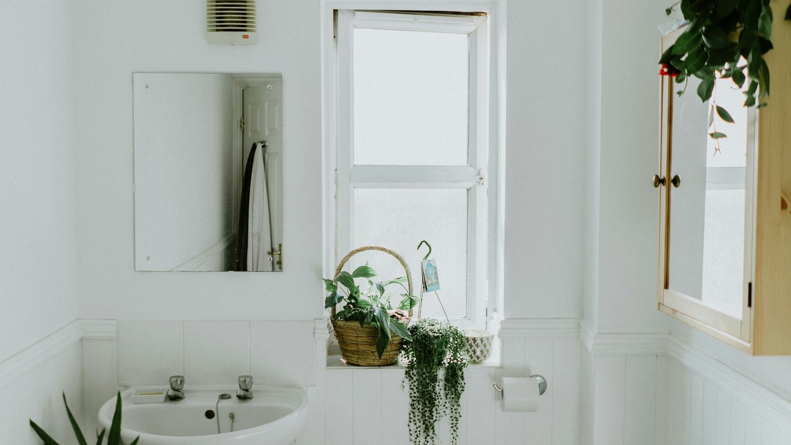 Clean, well-maintained residential bathroom with pedestal sink and chrome faucets, suggesting timely scheduled plumbing care in Leesburg